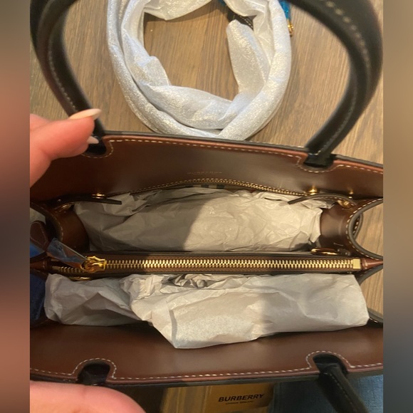 NEW, w/ TAGS!! Burberry Baby Title Vintage Tote Bag - Leather in Black/Tan - Picture 2 of 4